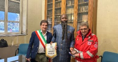 Barcellona Pozzo di Gotto. Incontro tra il Profeta David E. Owuor e le Istituzioni